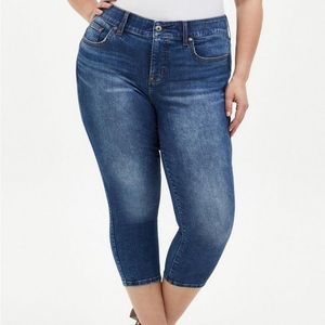 Size 20 Torrid Crop Bombshell Skinny Jeans